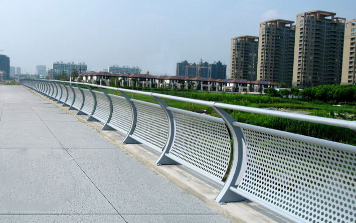 徐州优质的不锈钢复合管桥梁护栏生产厂家聊城五洲护栏